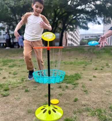 Child of family influencer playing with Mini Frisbee Golf set