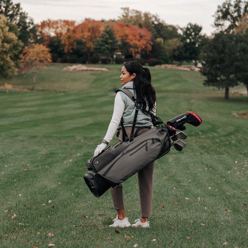 Vessel Golf woman with golf clubs
